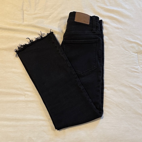 Madewell Cali Demi-Boot Jeans – Black Wash, Raw/Chewed Hem - Picture 2 of 8